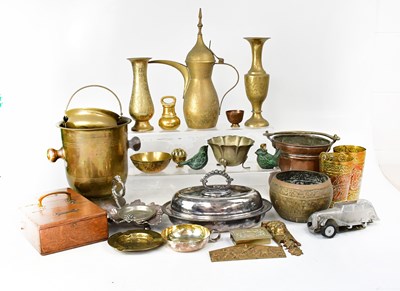 Lot 783 - A collection of mixed metalware, to include a...