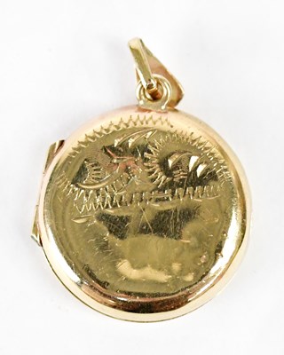 Lot 1076 - A 9ct yellow gold locket, approx. 4g.