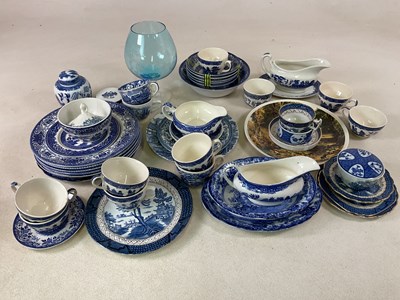Lot 254 - A quantity of blue and white 'Willow' pattern...