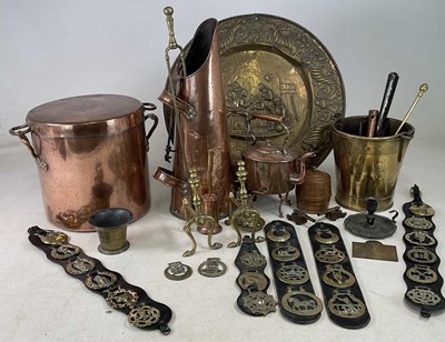 Lot 121 - A large collection of metalware, including a...