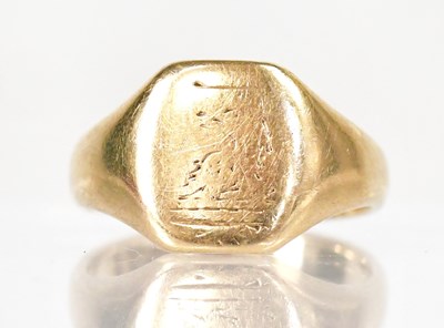 Lot 1026 - A 9ct yellow gold signet ring, engraved with...