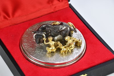 Lot 39 - STUART DEVLIN (1931-2018); an Elizabeth II...