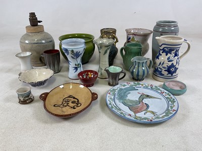 Lot 255 - A group of decorative ceramics including a...