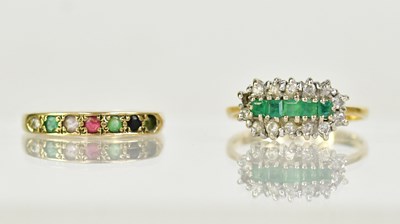 Lot 1019 - An 18ct yellow gold ring set with five square...