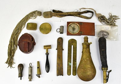 Lot 352 - A small mixed lot of various collectors' items...