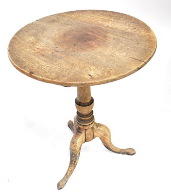 Lot 14 - A Georgian oak circular tilt-top occasional...