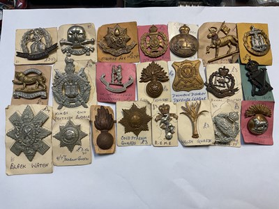 Lot 479 - A quantity of military badges to include First...
