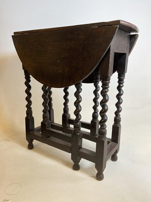 Lot 805 - An oak drop-leaf gateleg table of small...