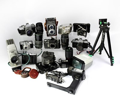Lot 687 - A collection of cameras and accessories to...