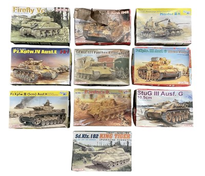 Lot 484 - DRAGON; ten 1:35 scale model tank kits,...