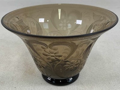 Lot 285 - A circa 1900 pale amber tinted glass bowl,...