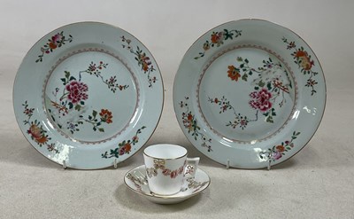 Lot 270 - A pair of circa 1800 Chinese Export Famille...