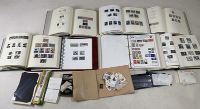 Lot 293 - Five Windsor Great Britain stamp albums, vols...