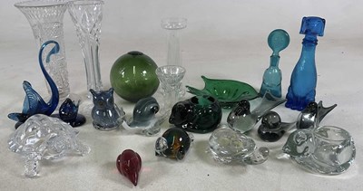 Lot 287 - A small amount of decorative glassware, to...