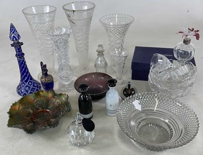 Lot 289 - A quantity of decorative glassware including a...