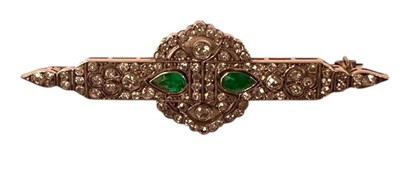 Lot 452 - A fine Art Deco diamond and emerald brooch,...