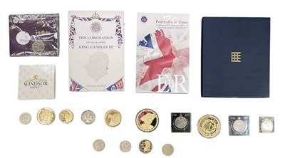 Lot 1431 - A group of various commemorative coins,...