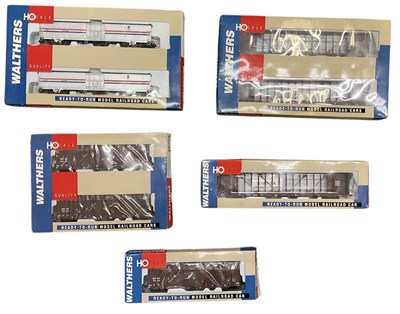 Lot 528 - WALTHERS; a boxed HO scale Ready-to-Run 72'...