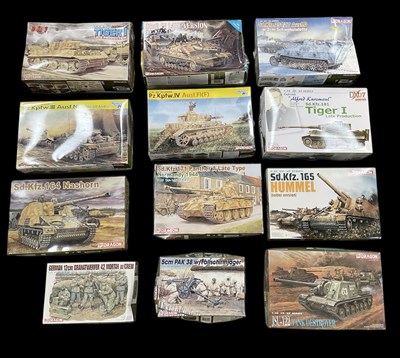 Lot 512 - DRAGON; twelve boxed 1:35 scale military...
