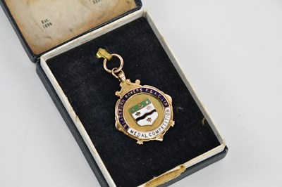 Lot 1462 - BLACKBURN ROVERS F & A C LTD; a 9ct gold and...