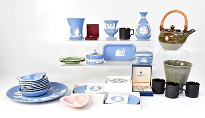 Lot 160 - WEDGWOOD; a collection of blue and white...