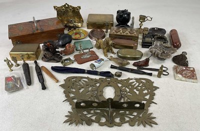Lot 19 - An interesting group of collectors' items...