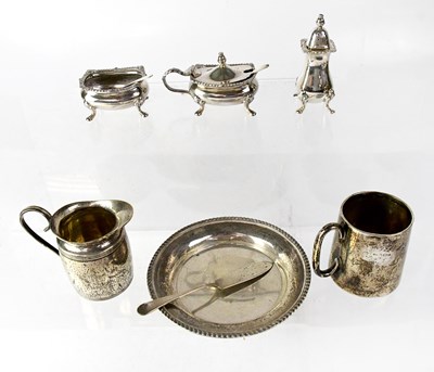 Lot 919 - A small mixed lot of hallmarked silver...
