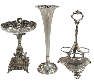 Lot 1071 - A large Edwardian blown trumpet shaped vase,...