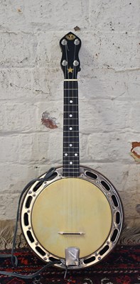 Lot 1305 - A Fred Stevenson style banjo ukulele, cased.