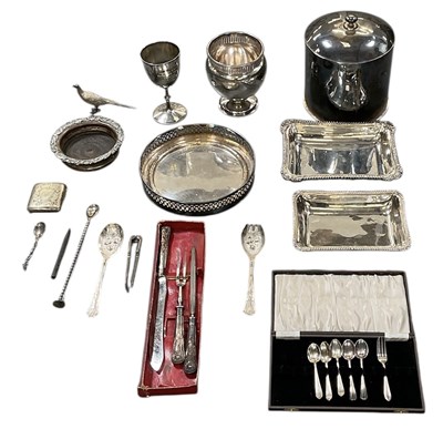 Lot 1073 - A small quantity of silver plated items,...