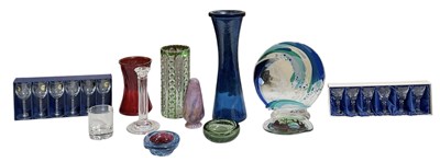 Lot 370 - Ten pieces of assorted art glass including S A...