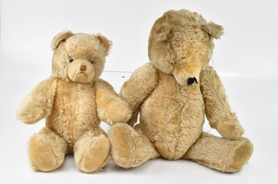 Lot 1424 - Two large vintage plush growling teddy bears,...