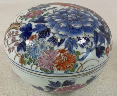 Lot 478 - A late 19th century Chinese porcelain bowl and...