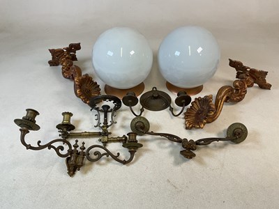 Lot 2732 - A quantity of decorative wall lights,...