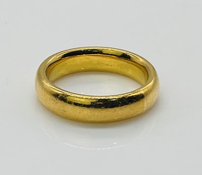 Lot 1023 - A 22ct yellow gold wedding band, size J 1/2,...