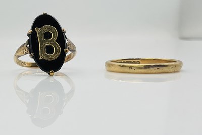 Lot 1028 - A 9ct yellow gold wedding band, size O, approx...