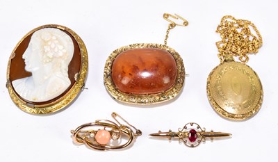 Lot 1213 - An early 20th century 9ct yellow gold bar brooch