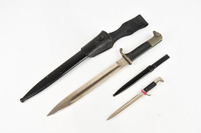 Lot 1338 - A German bayonet, the blade inscribed 'E. Park...
