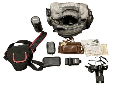 Lot 298 - A quantity of assorted cameras and camera...