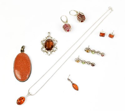 Lot 900 - A group of 925 silver jewellery, comprising a...