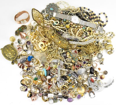 Lot 1248 - A quantity of mixed modern and vintage costume...