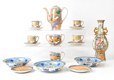 Lot 403 - A mixed lot of Oriental items, to include a...