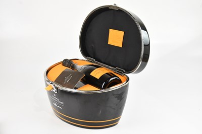 Lot 2473 - CHAMPAGNE; a bottle of Veuve Clicquot...