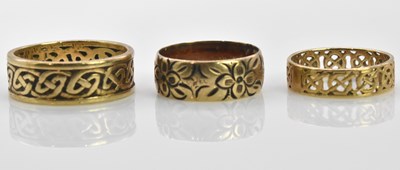 Lot 1046 - Three 9ct gold wedding bands, combined approx...