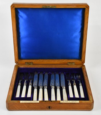 Lot 2208 - GOLDSMITHS & SILVERSMITHS CO; a cased set of...
