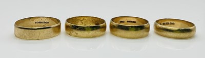 Lot 1047 - Four 9ct gold wedding bands, combined approx...