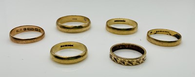Lot 1049 - Six 9ct gold wedding bands, combined approx 13.7g