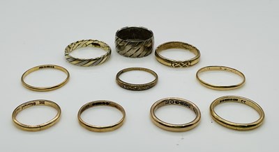 Lot 1050 - Ten 9ct gold wedding bands, combined approx 22.1g