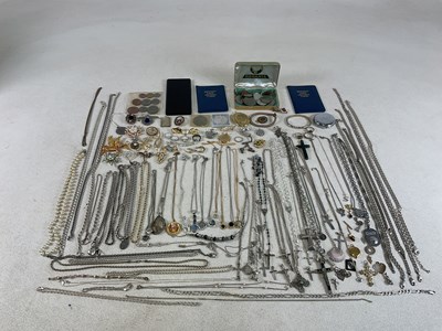 Lot 1090 - A large collection of assorted costume jewellery.