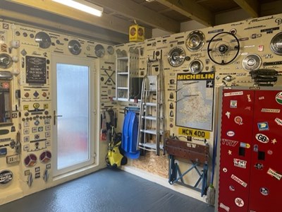 Lot 57 - An extensive and incredible collection of...